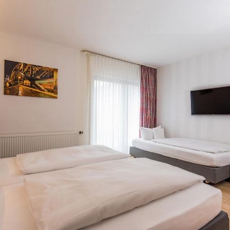 Hotel & Wirtshaus Hansen Бергиш Гладбах Екстериор снимка