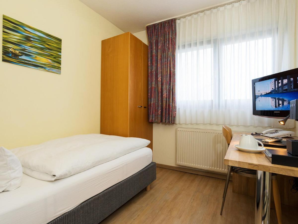 Hotel & Wirtshaus Hansen Бергиш Гладбах Екстериор снимка