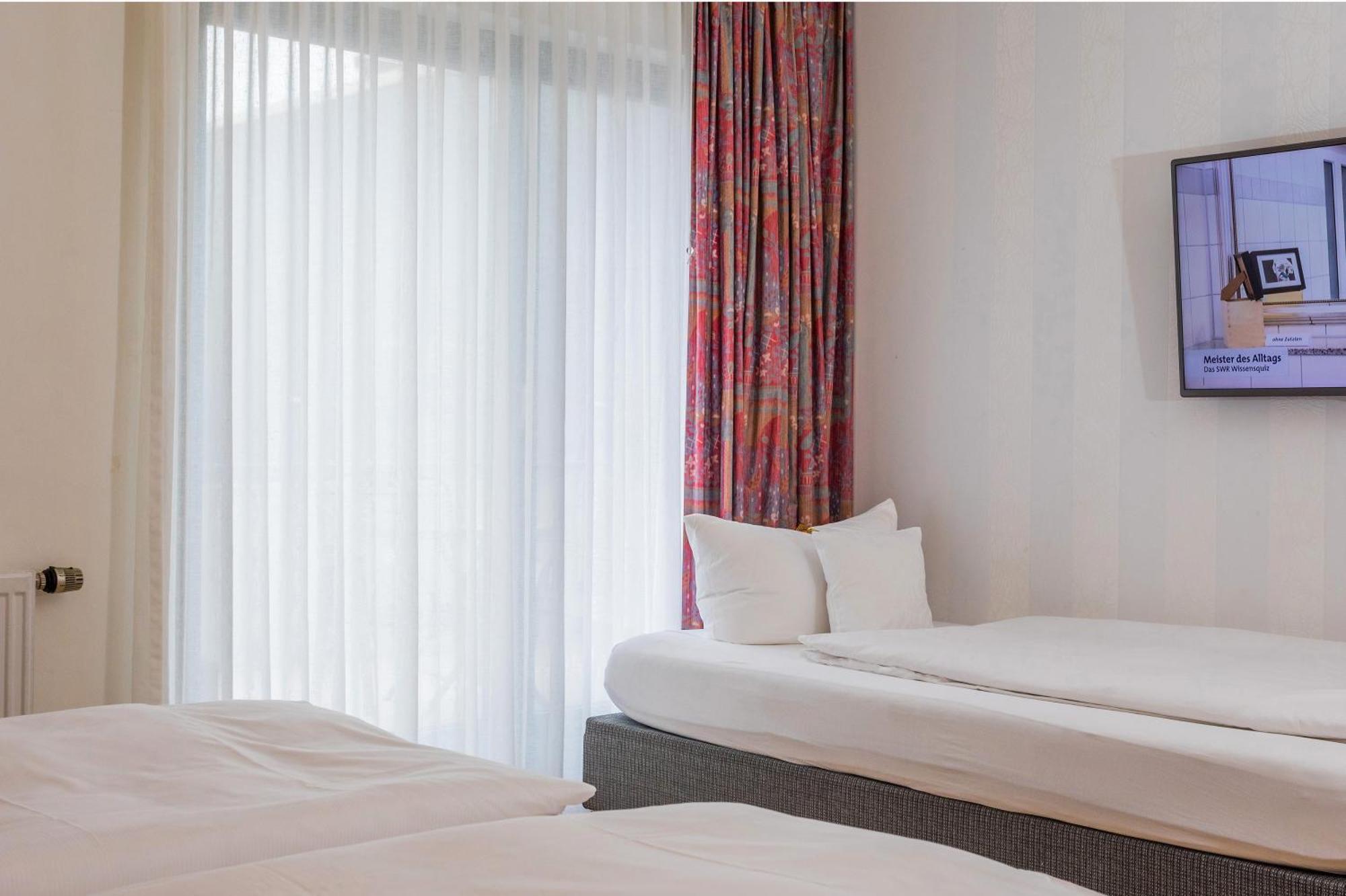 Hotel & Wirtshaus Hansen Бергиш Гладбах Екстериор снимка
