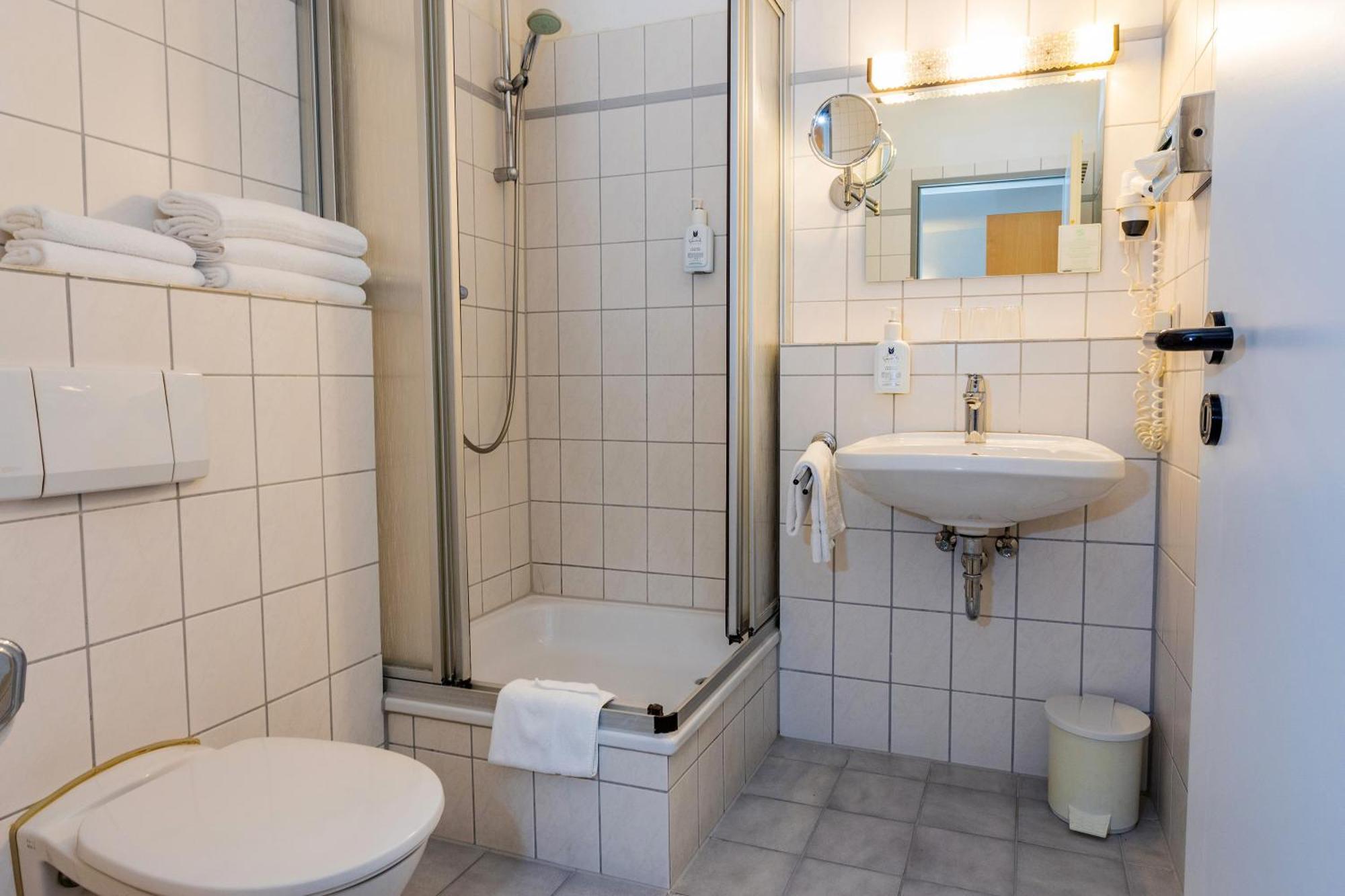 Hotel & Wirtshaus Hansen Бергиш Гладбах Екстериор снимка