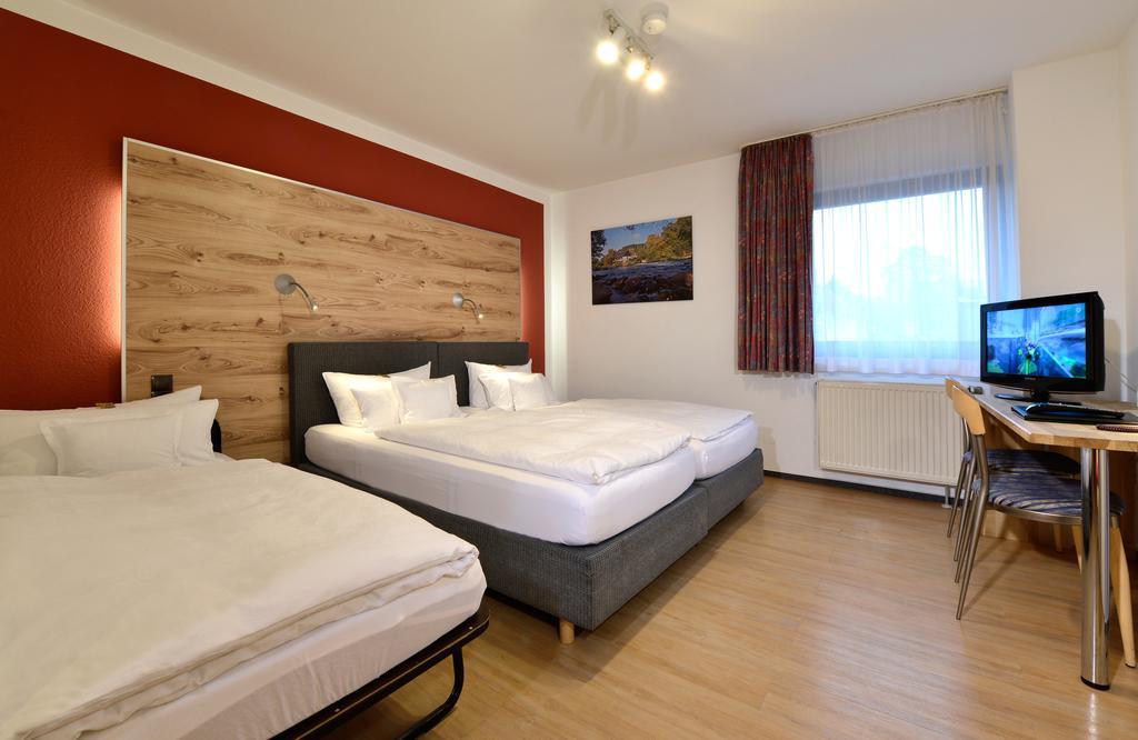 Hotel & Wirtshaus Hansen Бергиш Гладбах Екстериор снимка