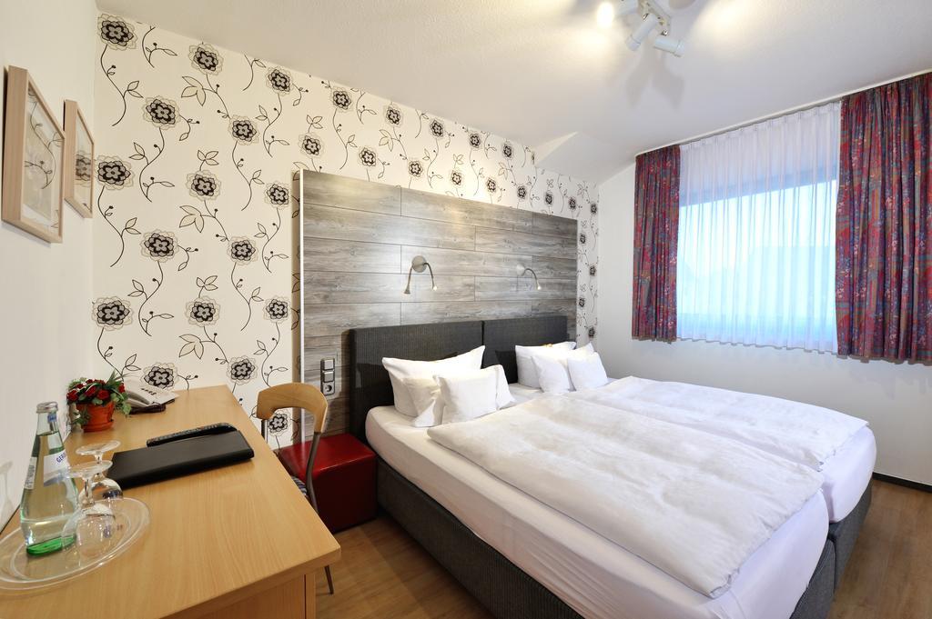 Hotel & Wirtshaus Hansen Бергиш Гладбах Екстериор снимка