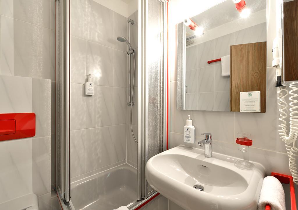 Hotel & Wirtshaus Hansen Бергиш Гладбах Екстериор снимка