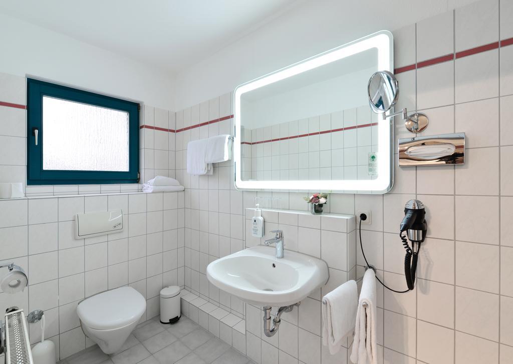 Hotel & Wirtshaus Hansen Бергиш Гладбах Екстериор снимка