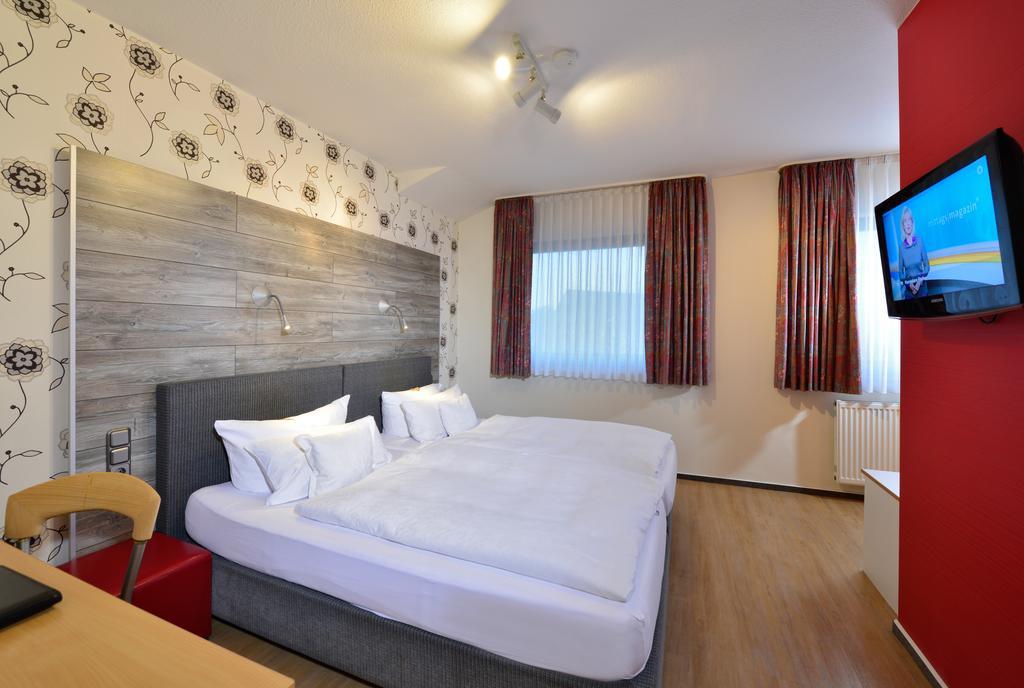 Hotel & Wirtshaus Hansen Бергиш Гладбах Екстериор снимка