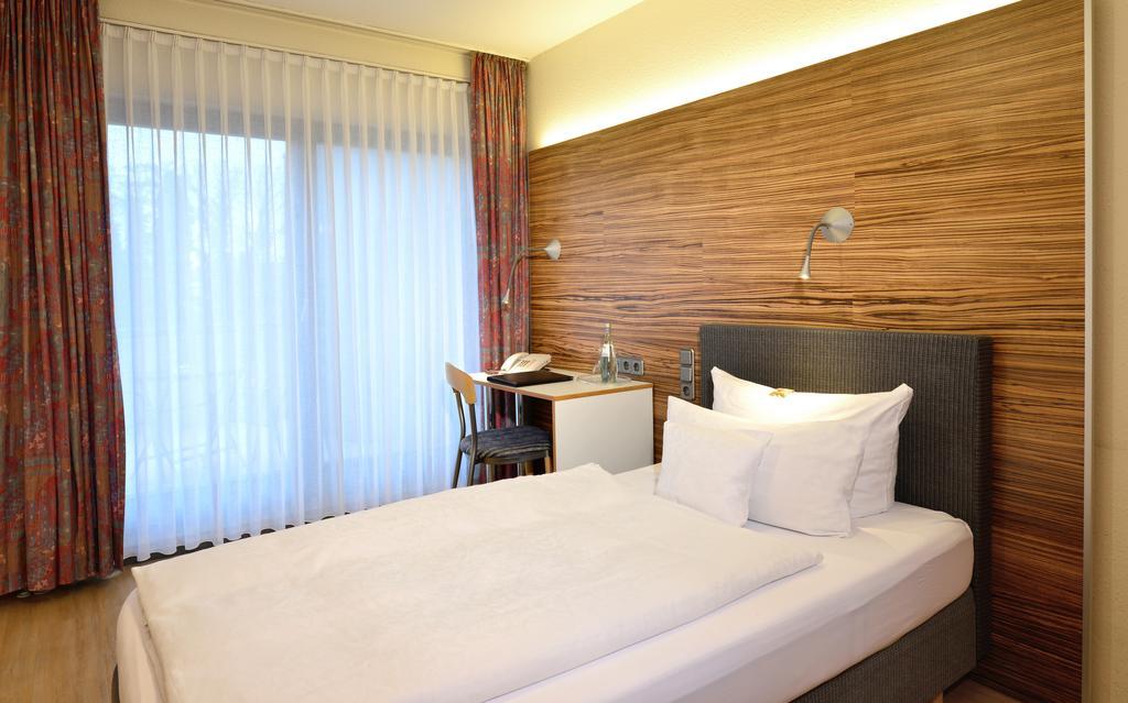 Hotel & Wirtshaus Hansen Бергиш Гладбах Екстериор снимка