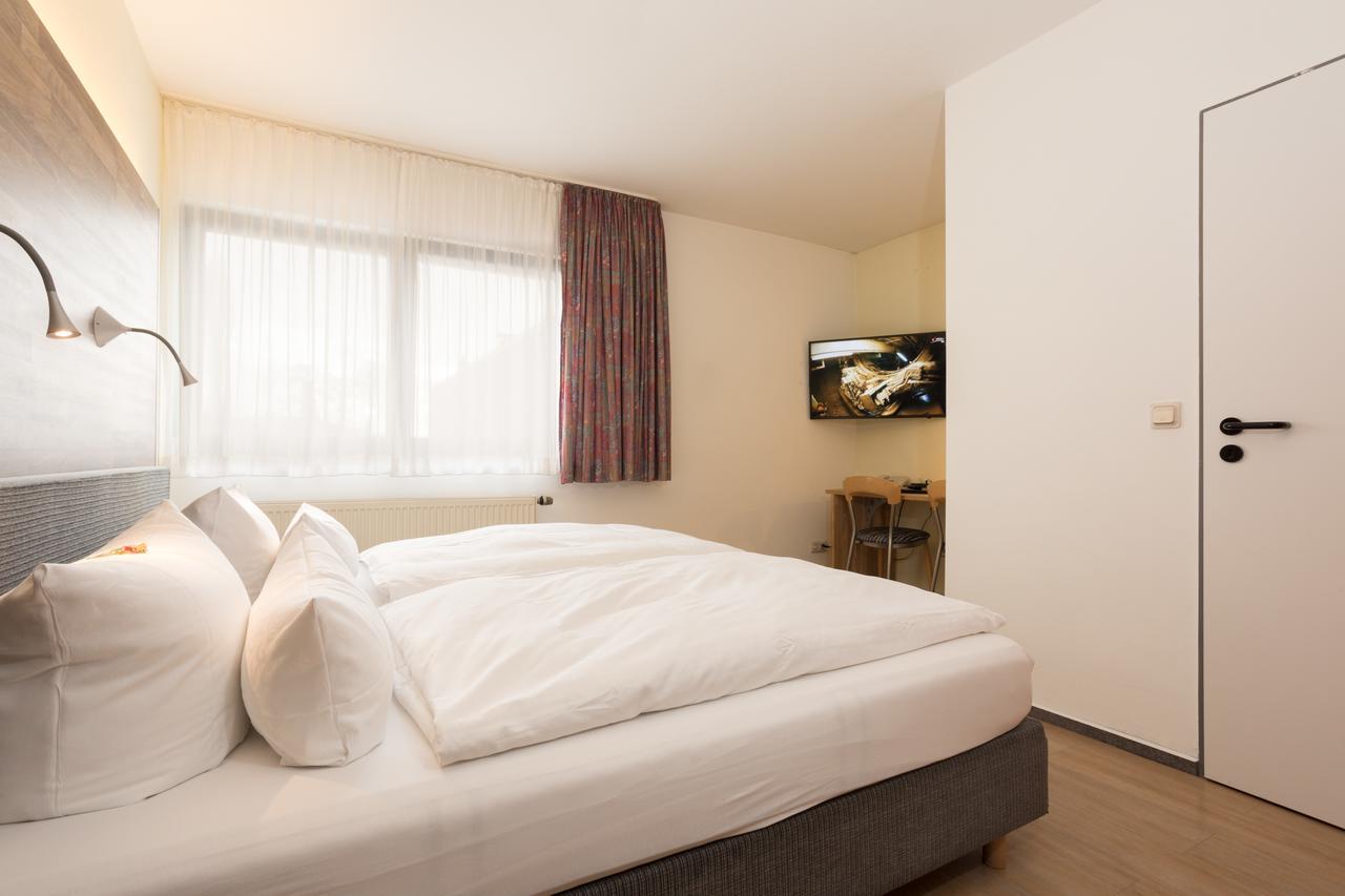 Hotel & Wirtshaus Hansen Бергиш Гладбах Екстериор снимка