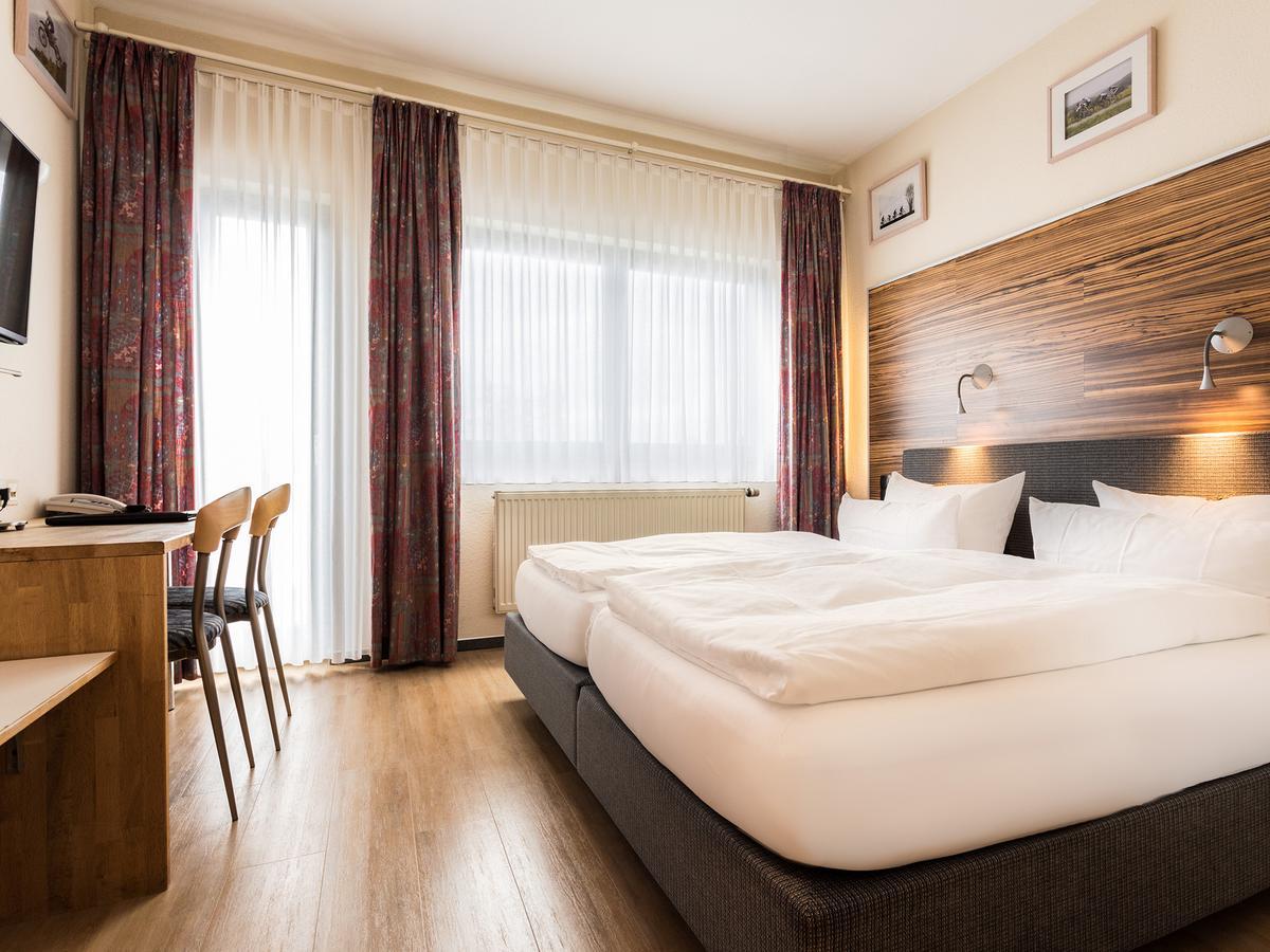 Hotel & Wirtshaus Hansen Бергиш Гладбах Екстериор снимка